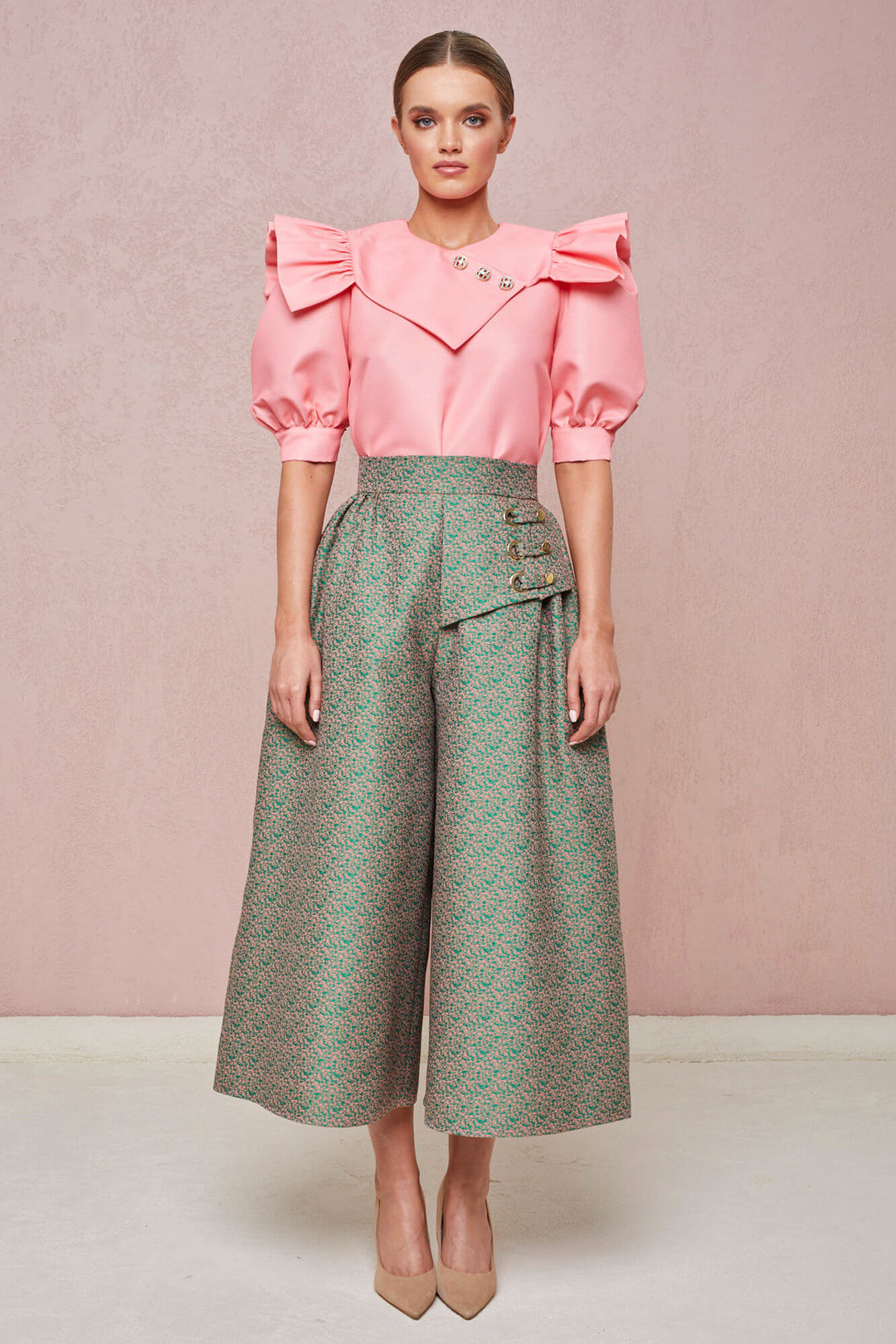 BLOUSE WITH SHORT PUFF SLEEVES AND DECORATIVE BUTTONS