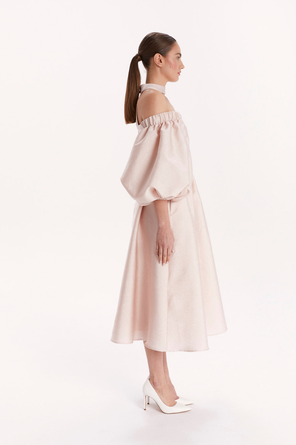 DRESS WITH OFF-SHOULDER NECKLINE AND CHOKER