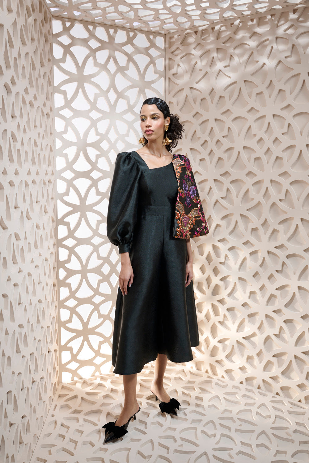 JUMPSUIT WITH WIDE LEGS AND AN ASYMMETRICAL NECKLINE