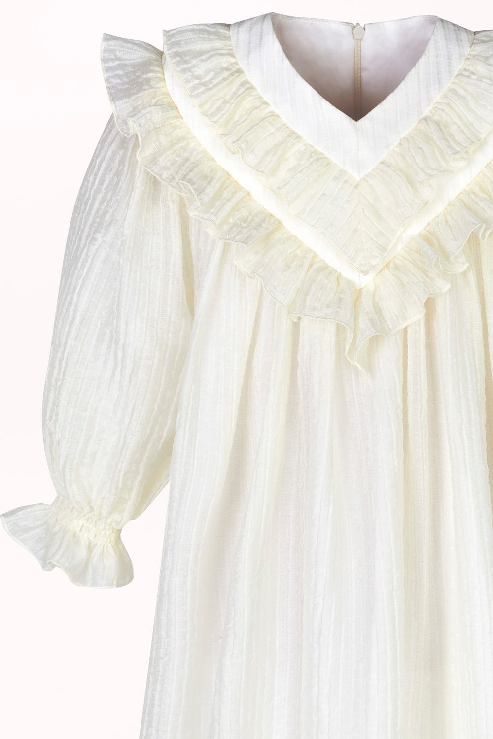 LOOSE-CUT DRESS WITH FRILLS AND LONG SLEEVES