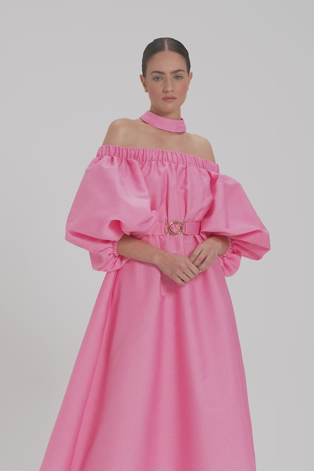 DRESS WITH OFF-SHOULDER NECKLINE AND CHOKER